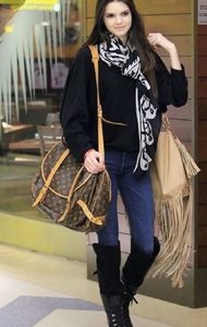 $2000 Auth Louis Vuitton Samur 43 crossbody bag